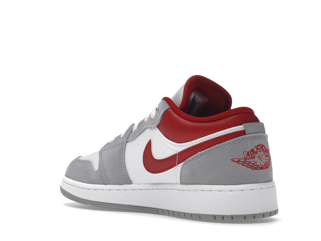 Vue 24 de Jordan 1 Low SE Smoke Grey Gym Red (GS)