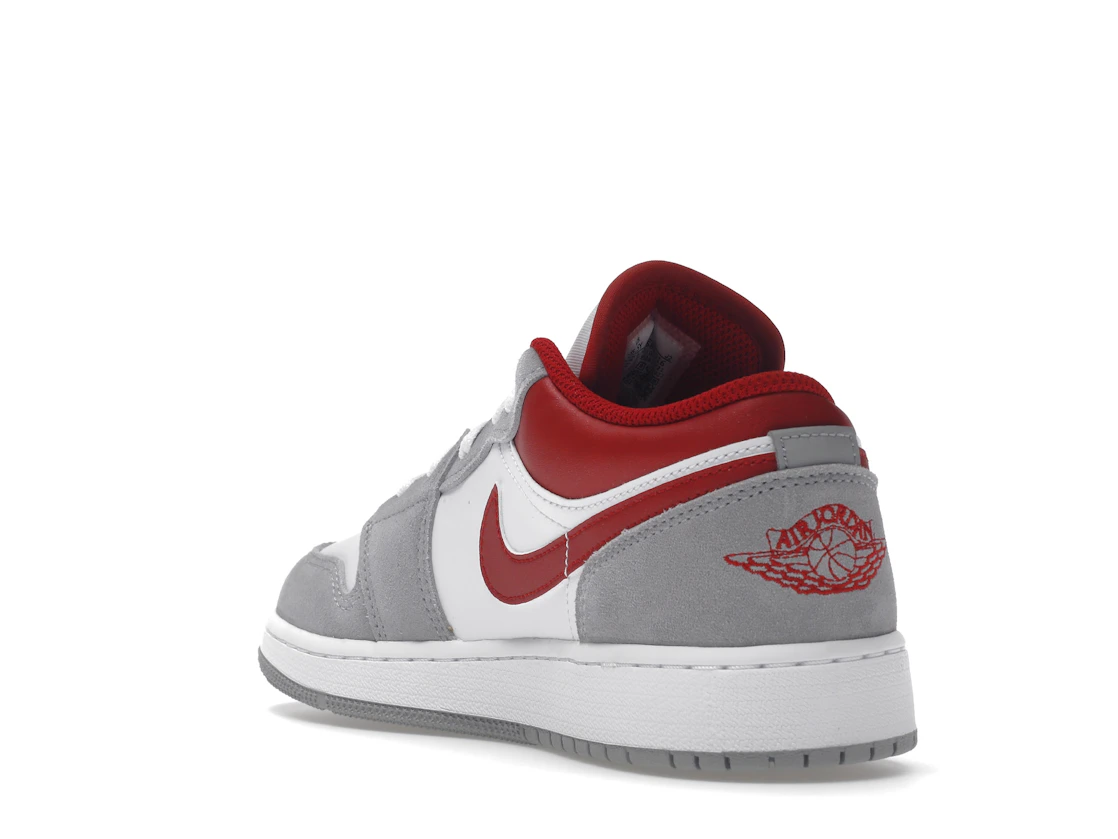 Vue 25 de Jordan 1 Low SE Smoke Grey Gym Red (GS)