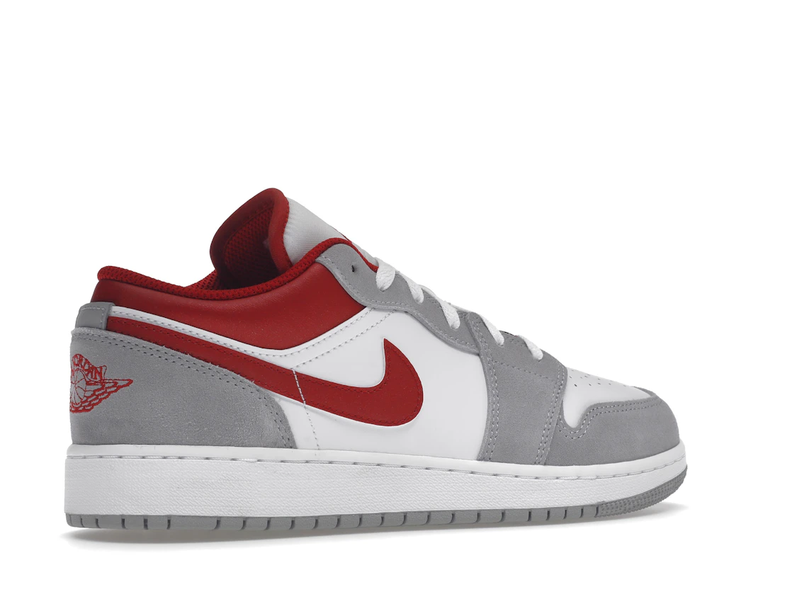 Vue 34 de Jordan 1 Low SE Smoke Grey Gym Red (GS)