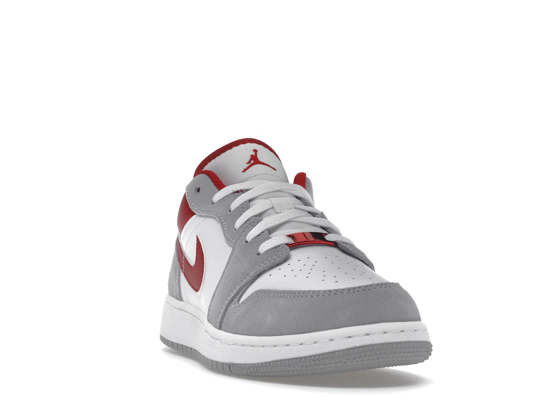 Vue 8 de Jordan 1 Low SE Smoke Grey Gym Red (GS)