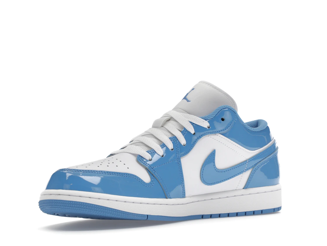 Vue 15 de Jordan 1 Low SE White Legend Blue