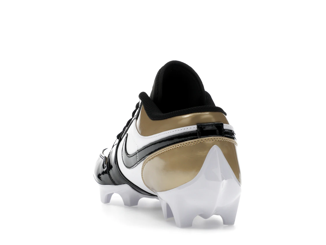 Vue 26 de Jordan 1 Low TD Cleat Patent Gold Toe