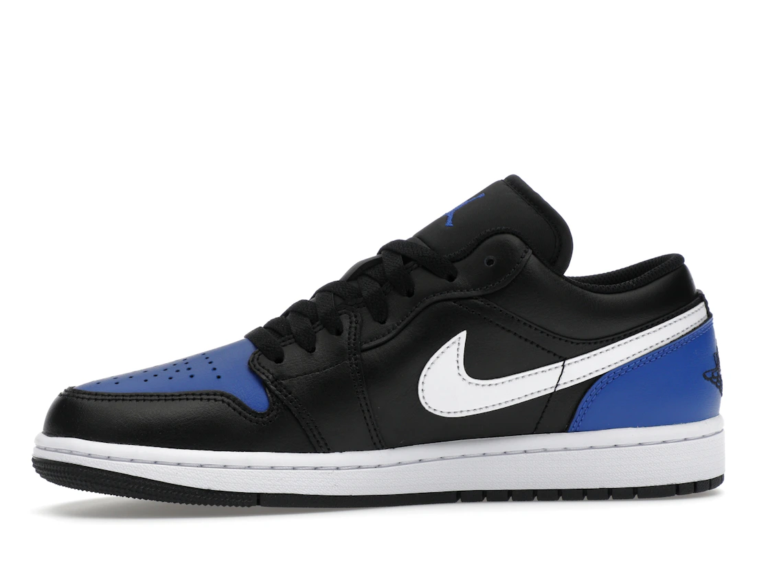 Vue 18 de Jordan 1 Low Black Royal Toe