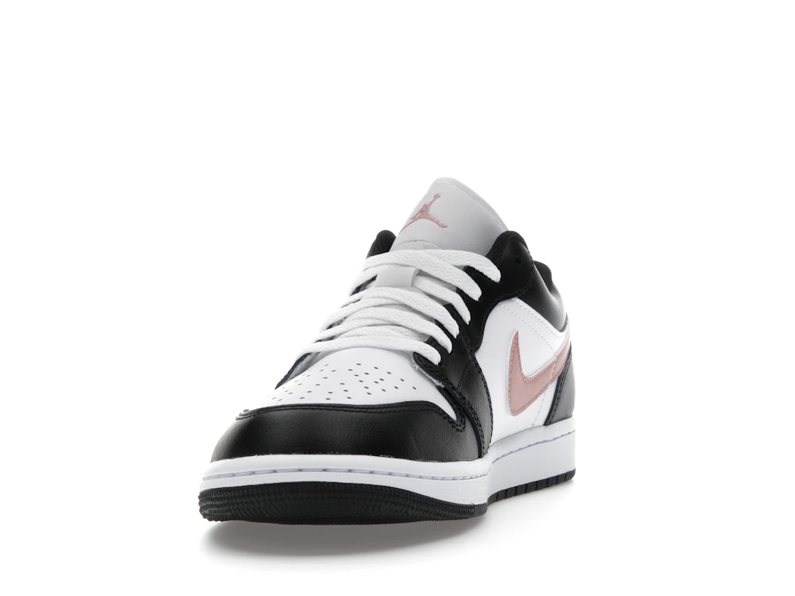 Vue 12 de Jordan 1 Low Black Rust Pink