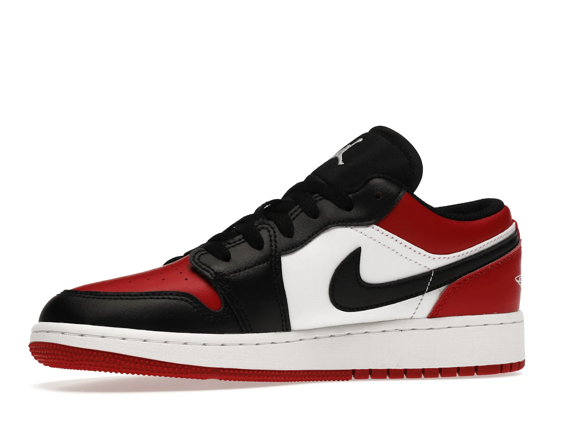 Vue 17 de Jordan 1 Low Bred Toe (GS)