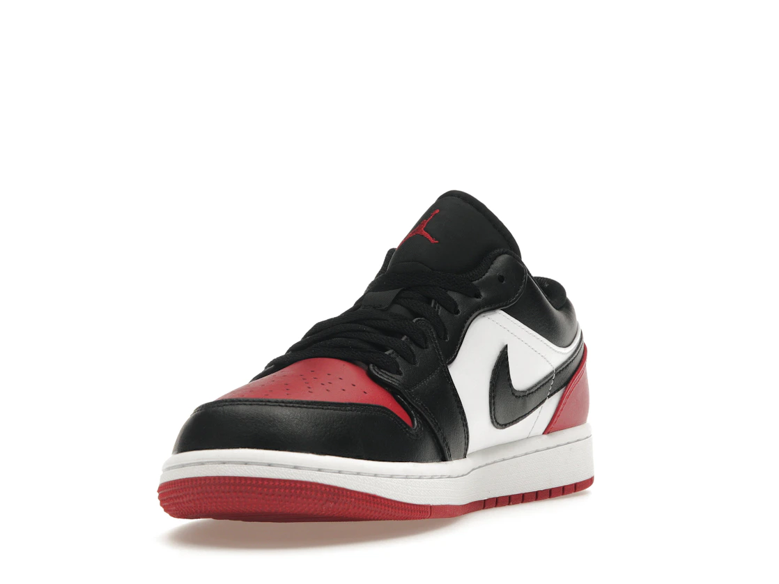 Vue 13 de Jordan 1 Low Bred Toe 2.0