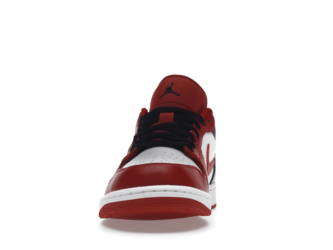 Vue 11 de Jordan 1 Low Bulls