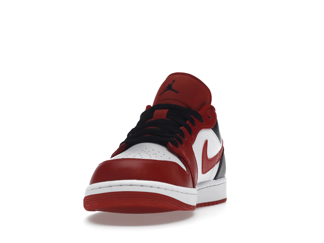 Vue 12 de Jordan 1 Low Bulls