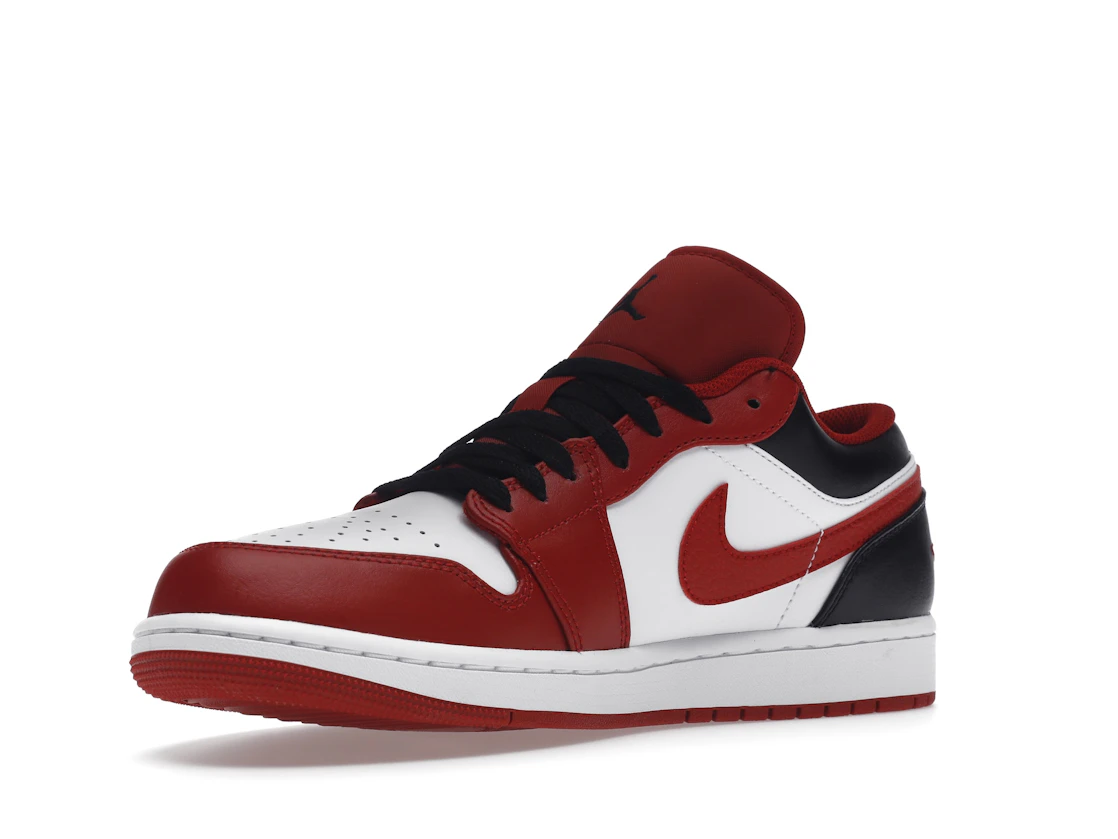 Vue 15 de Jordan 1 Low Bulls