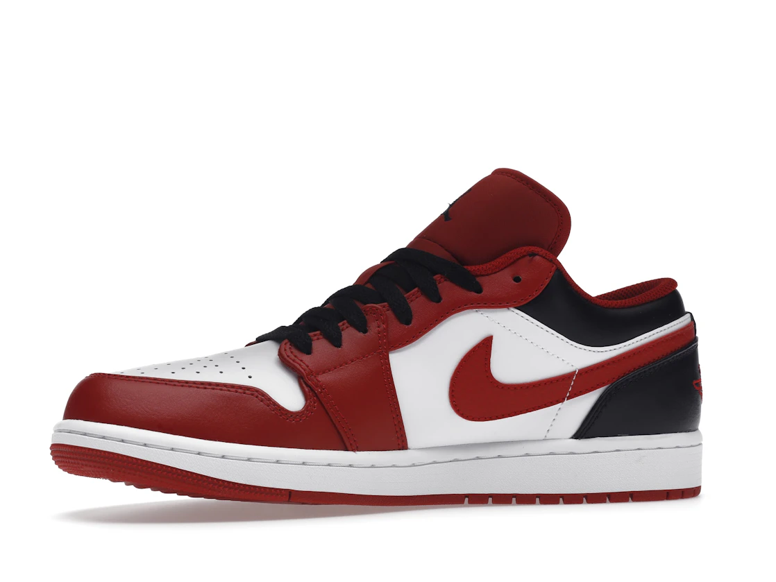 Vue 17 de Jordan 1 Low Bulls