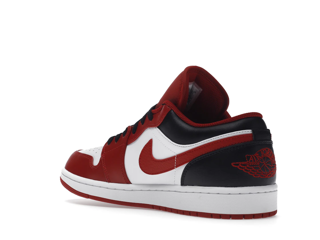 Vue 24 de Jordan 1 Low Bulls