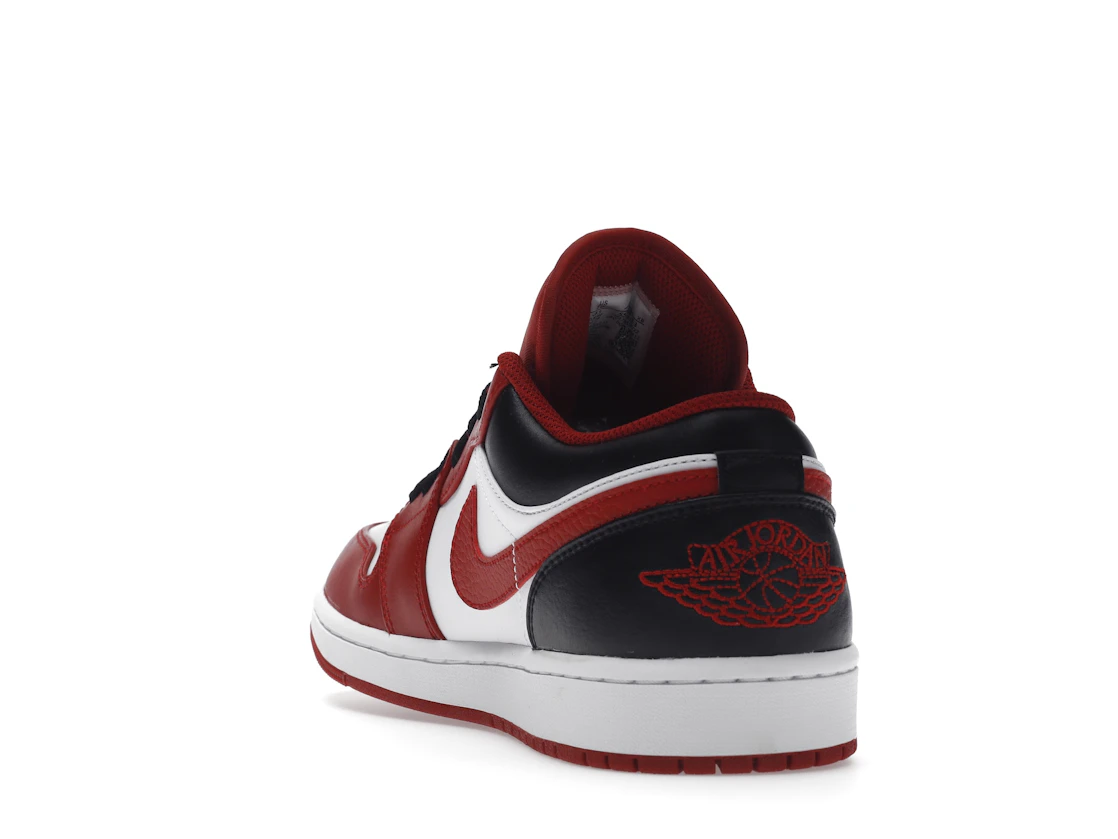 Vue 26 de Jordan 1 Low Bulls