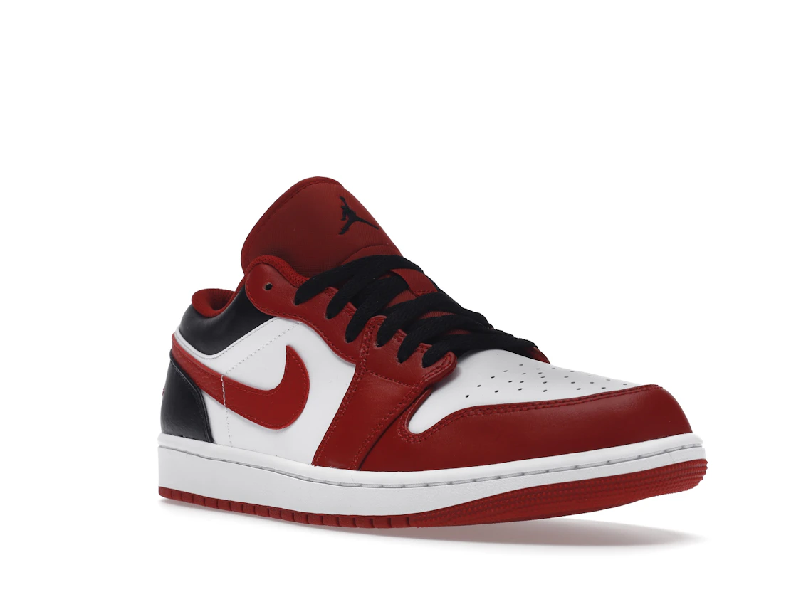 Vue 6 de Jordan 1 Low Bulls