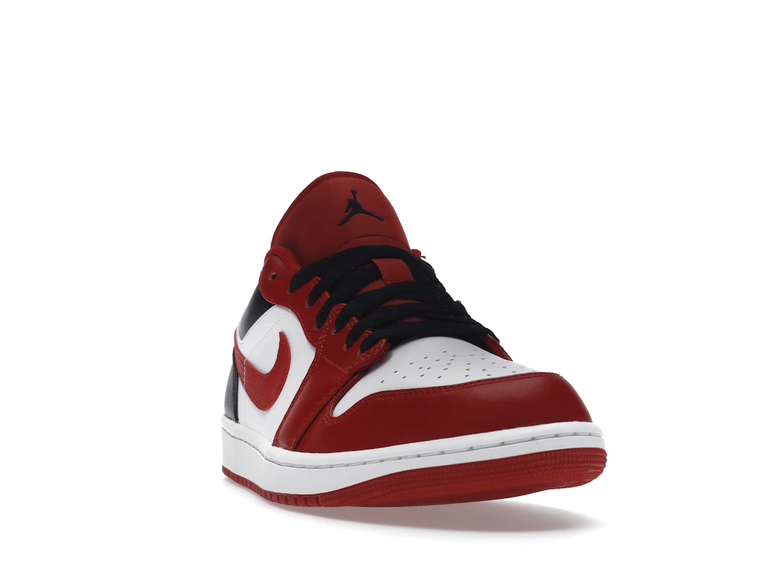 Vue 8 de Jordan 1 Low Bulls