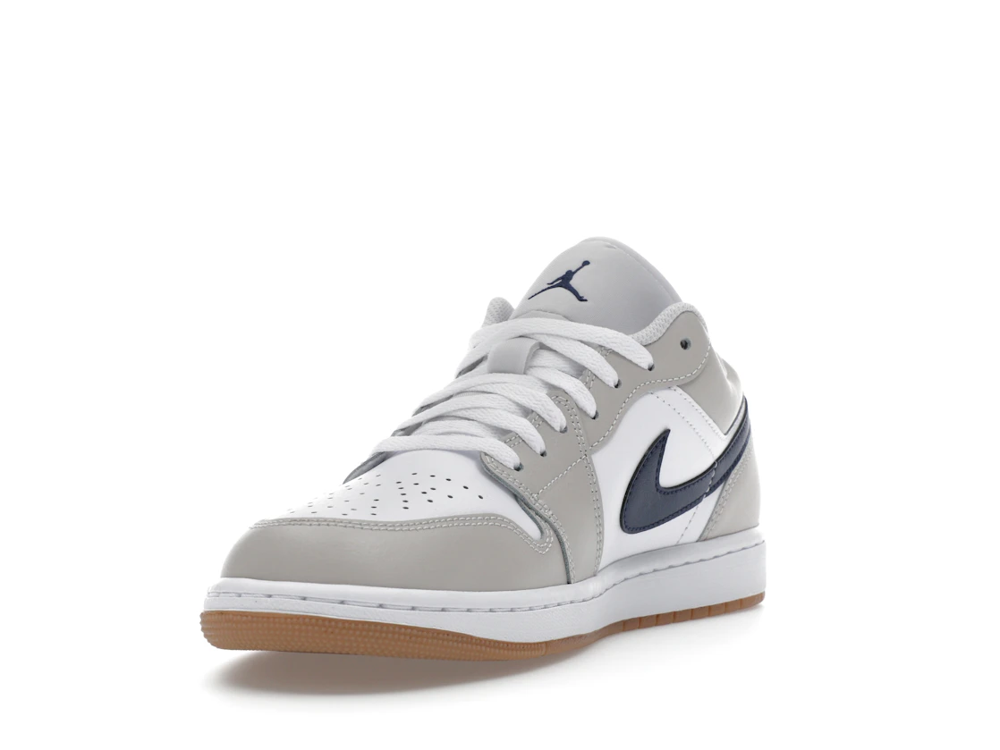 Vue 13 de Jordan 1 Low Midnight Navy Neutral Grey