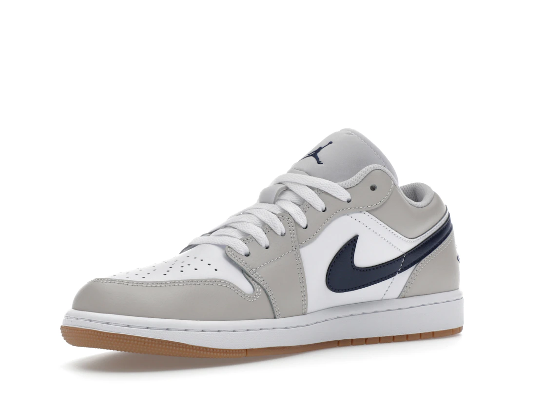 Vue 15 de Jordan 1 Low Midnight Navy Neutral Grey