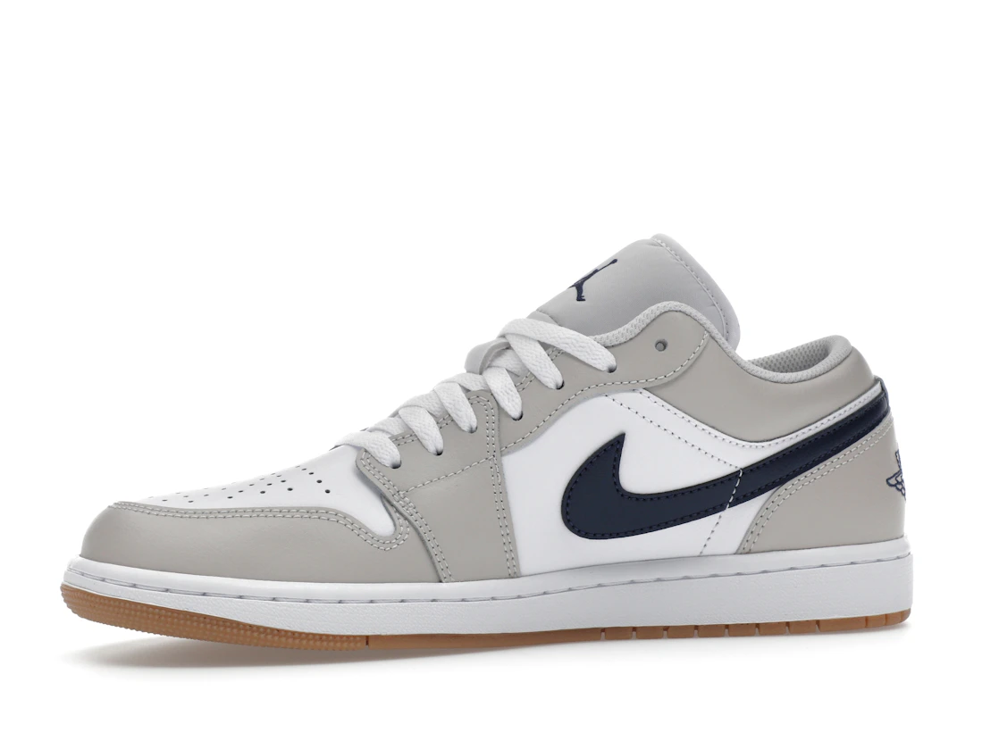 Vue 17 de Jordan 1 Low Midnight Navy Neutral Grey