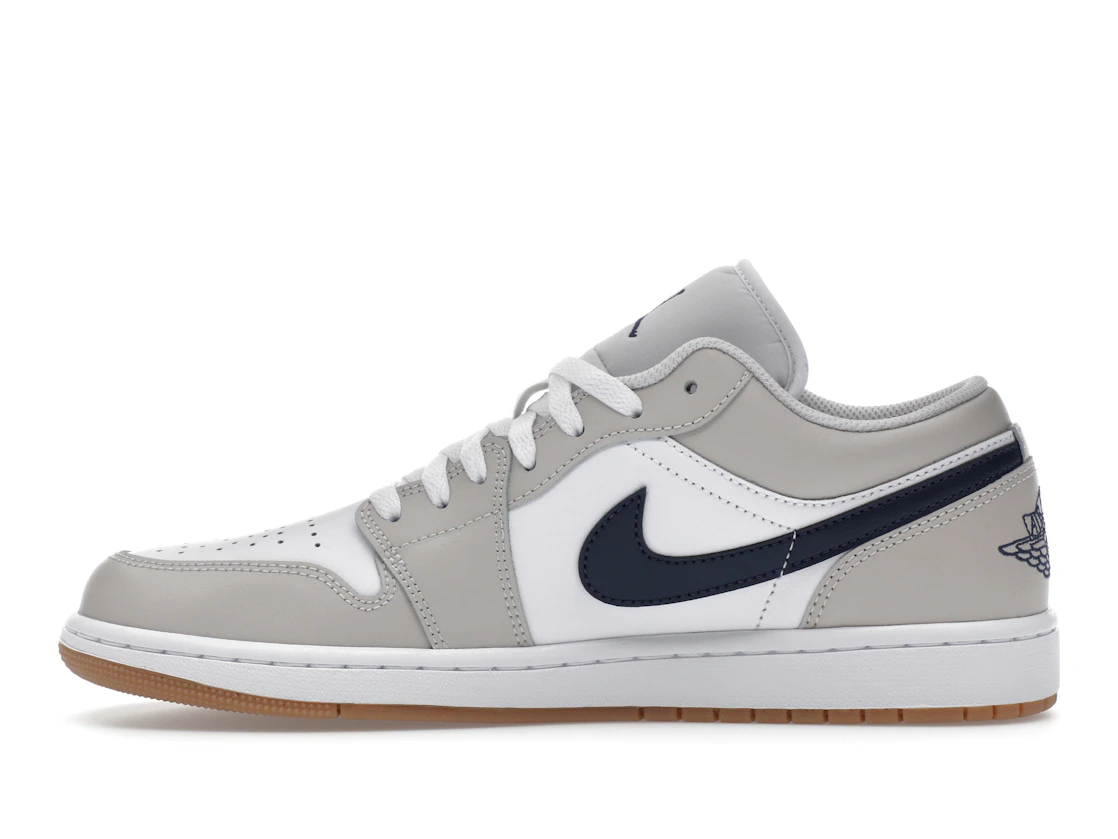 Vue 19 de Jordan 1 Low Midnight Navy Neutral Grey