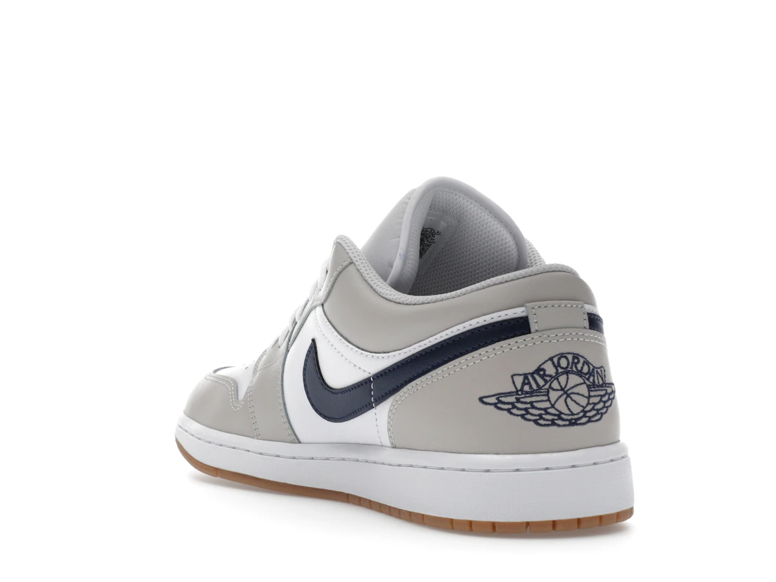 Vue 25 de Jordan 1 Low Midnight Navy Neutral Grey