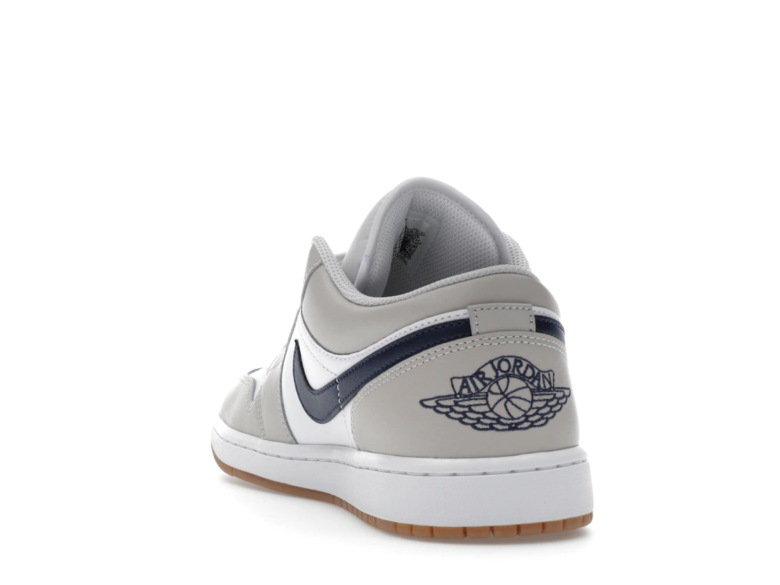 Vue 26 de Jordan 1 Low Midnight Navy Neutral Grey