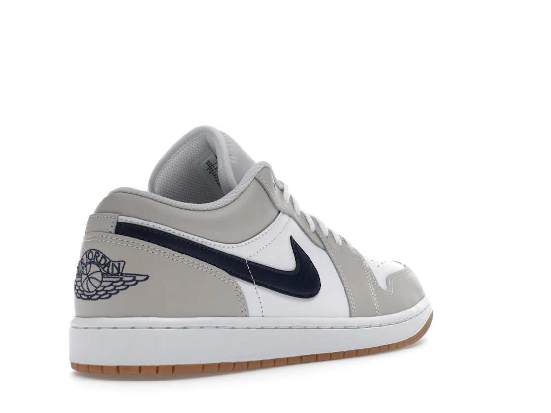 Vue 32 de Jordan 1 Low Midnight Navy Neutral Grey