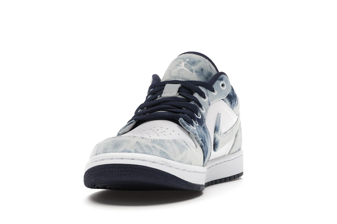 Vue 12 de Jordan 1 Low Washed Denim