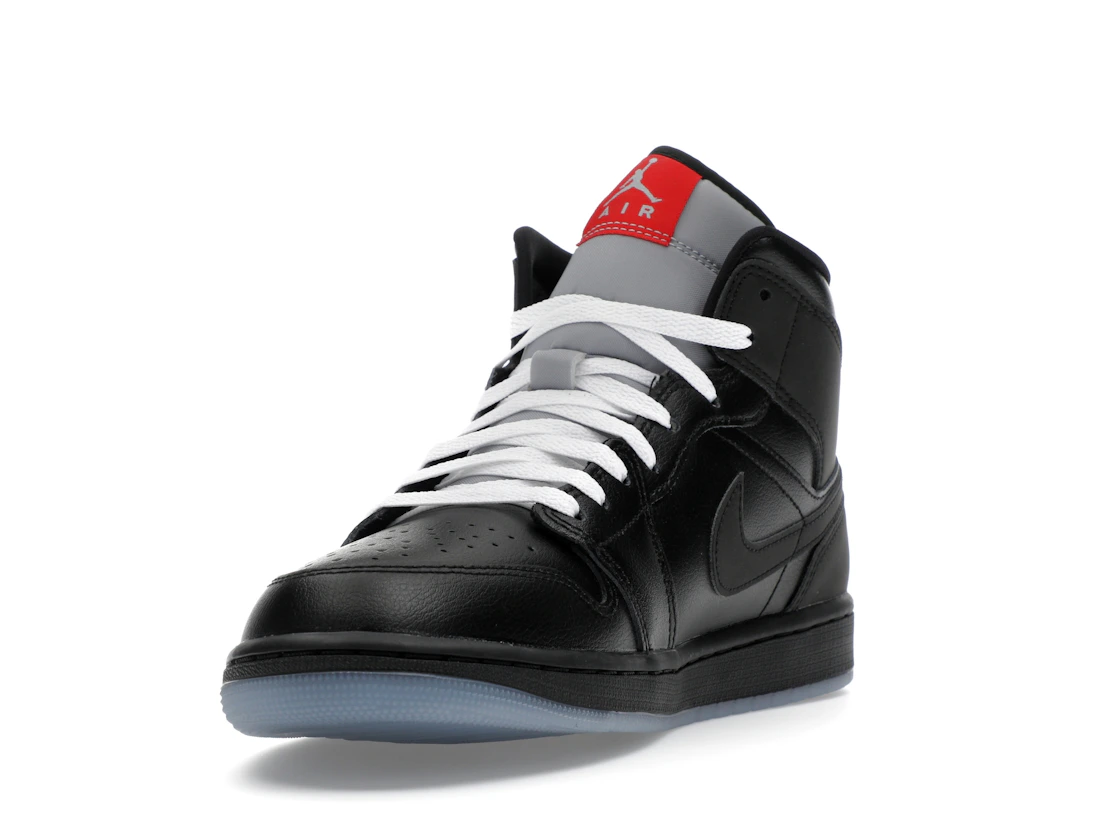 Vue 13 de Jordan 1 Mid SE Black Metallic Reimagined