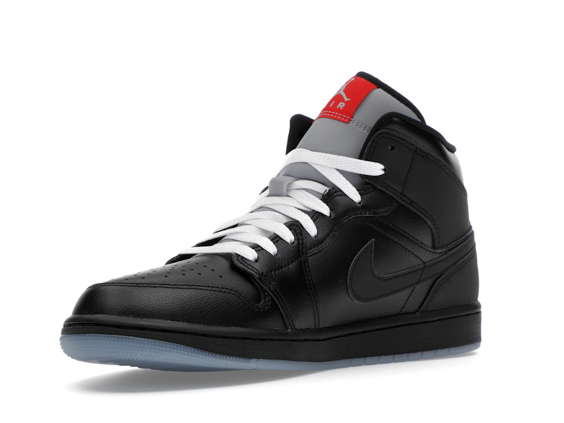 Vue 15 de Jordan 1 Mid SE Black Metallic Reimagined
