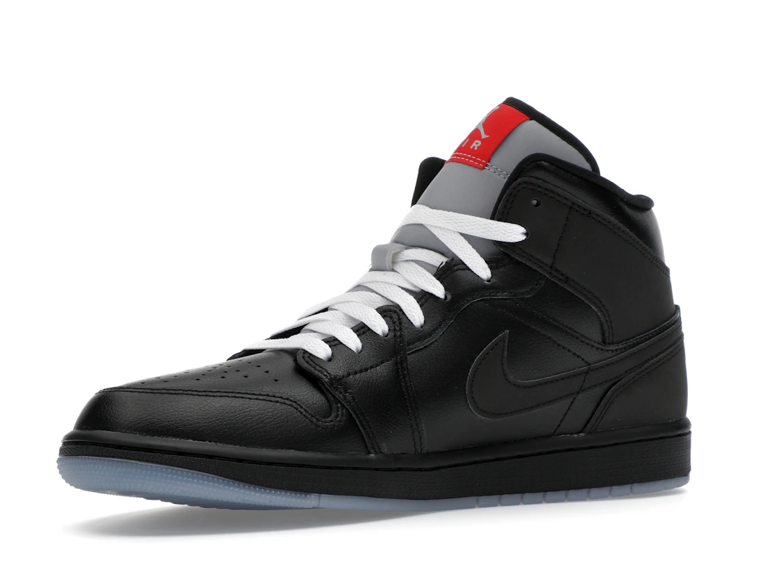Vue 16 de Jordan 1 Mid SE Black Metallic Reimagined