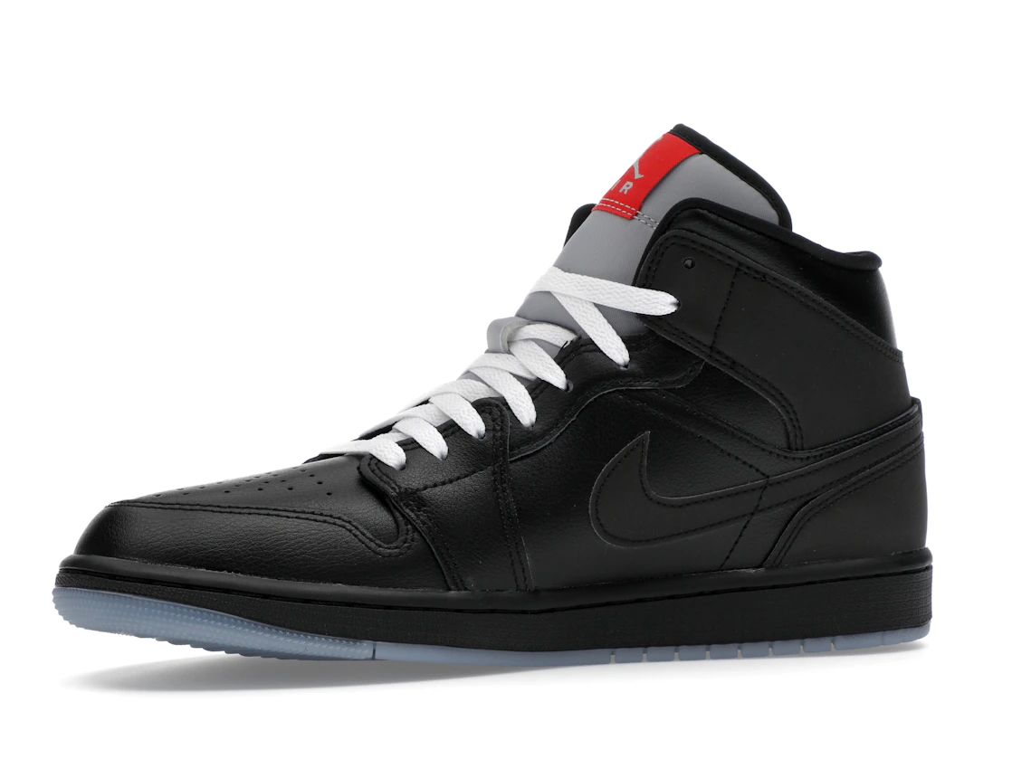 Vue 17 de Jordan 1 Mid SE Black Metallic Reimagined