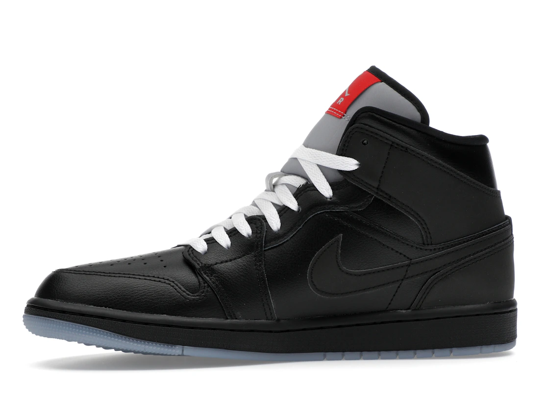 Vue 18 de Jordan 1 Mid SE Black Metallic Reimagined