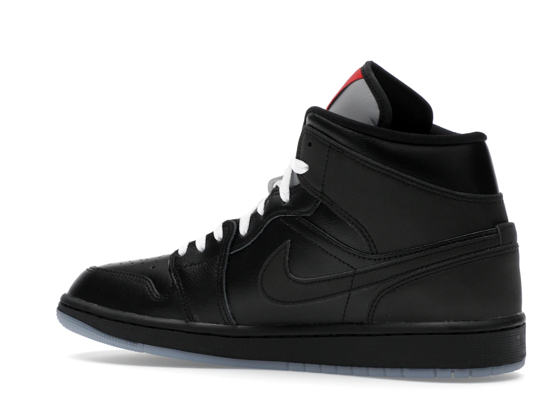 Vue 22 de Jordan 1 Mid SE Black Metallic Reimagined