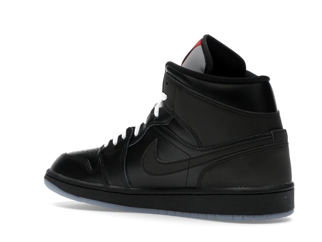 Vue 23 de Jordan 1 Mid SE Black Metallic Reimagined