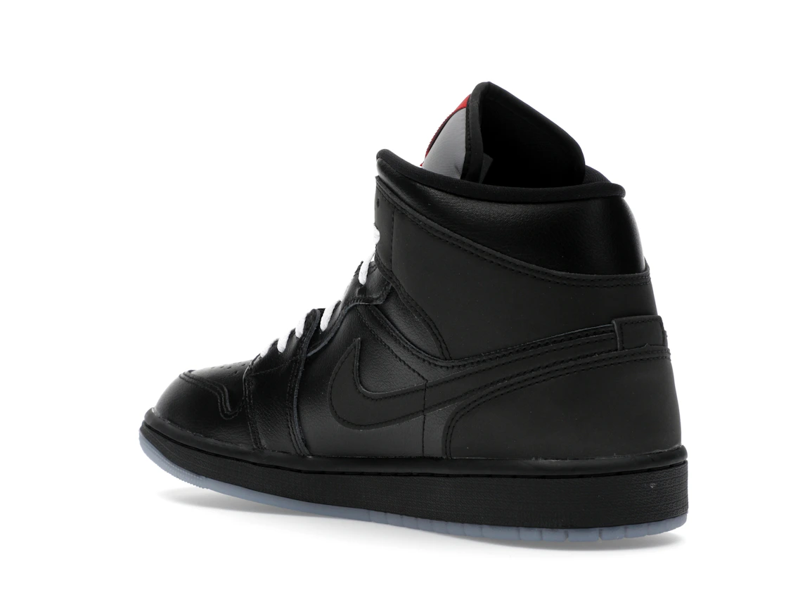 Vue 24 de Jordan 1 Mid SE Black Metallic Reimagined