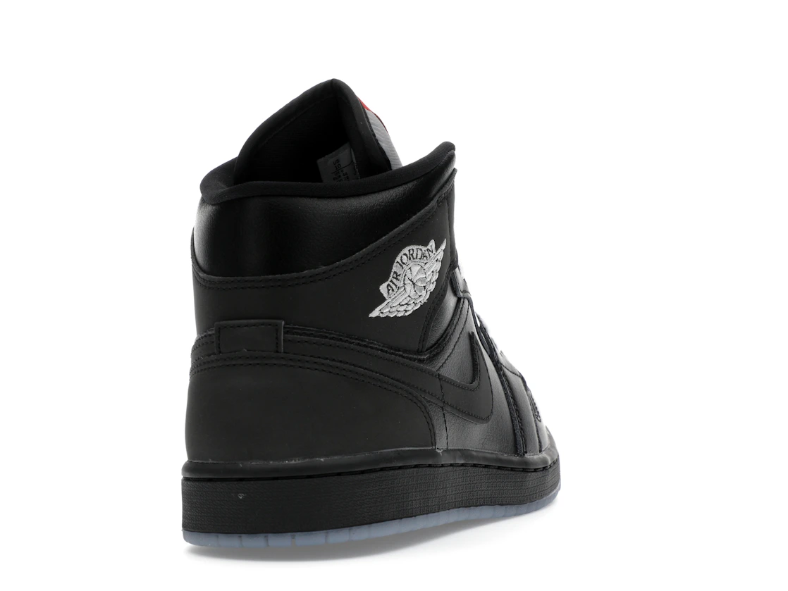 Vue 30 de Jordan 1 Mid SE Black Metallic Reimagined