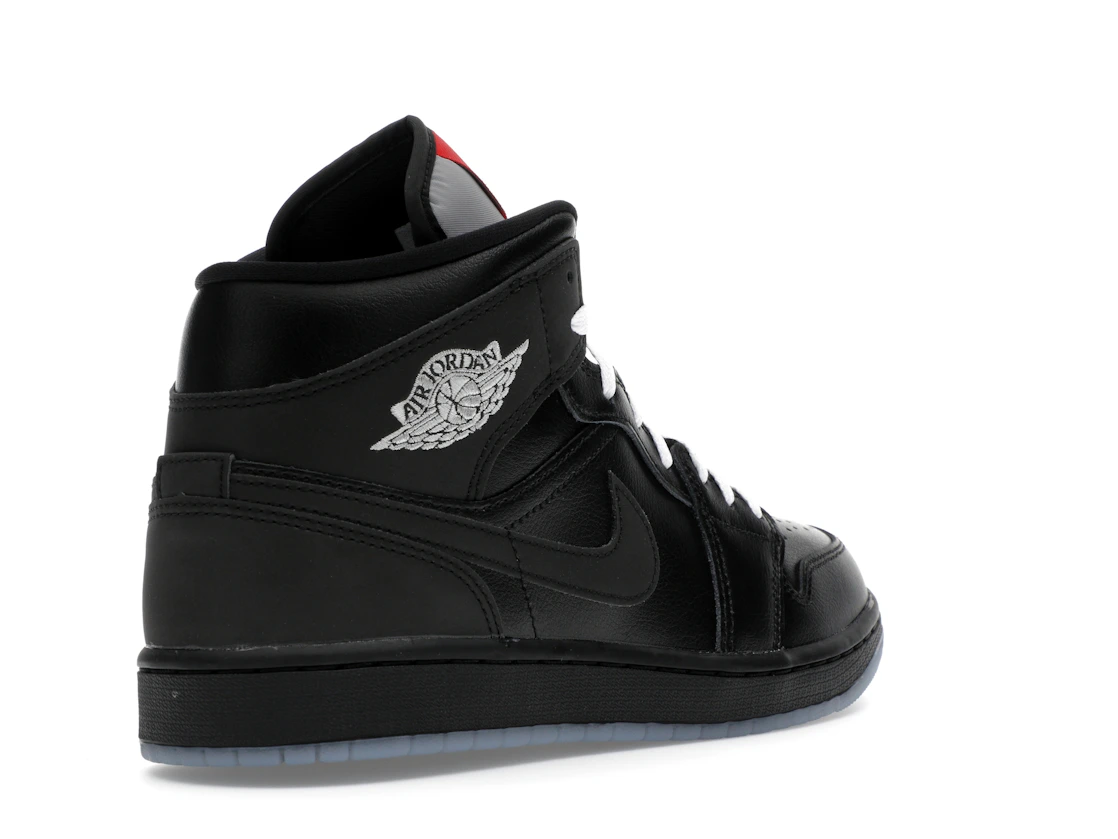 Vue 32 de Jordan 1 Mid SE Black Metallic Reimagined
