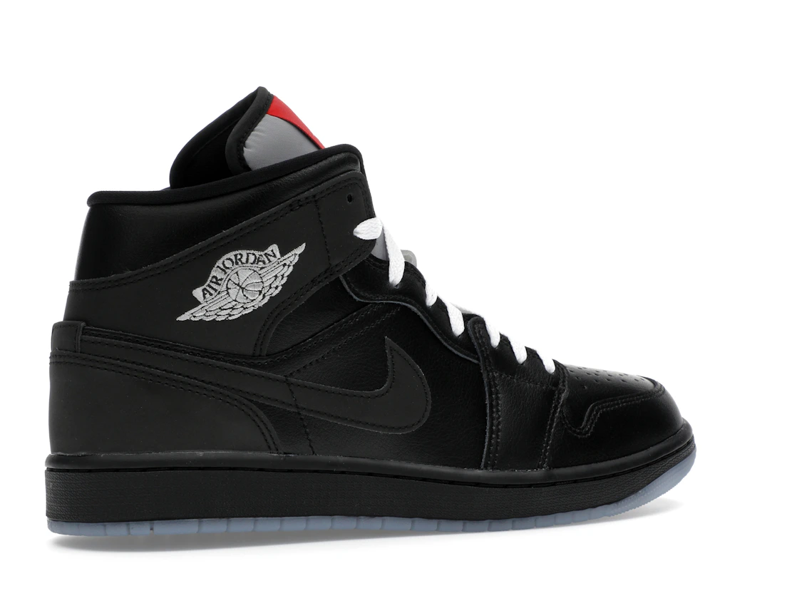 Vue 34 de Jordan 1 Mid SE Black Metallic Reimagined