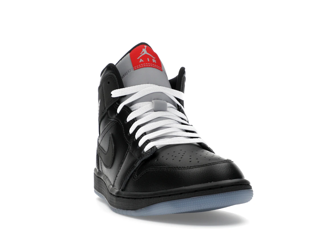 Vue 8 de Jordan 1 Mid SE Black Metallic Reimagined