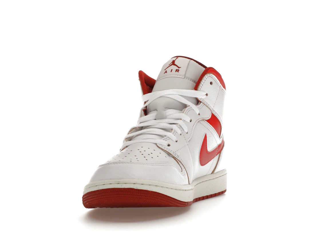 Vue 12 de Jordan 1 Mid SE Dune Red