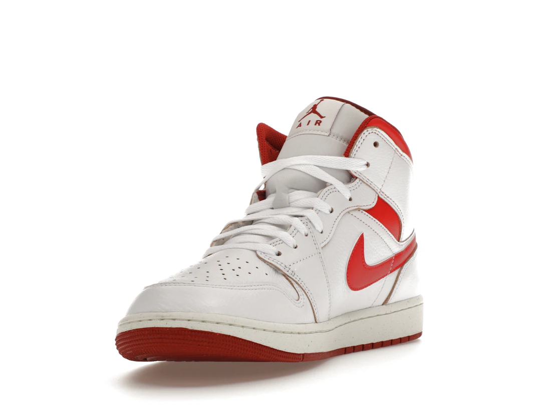 Vue 13 de Jordan 1 Mid SE Dune Red