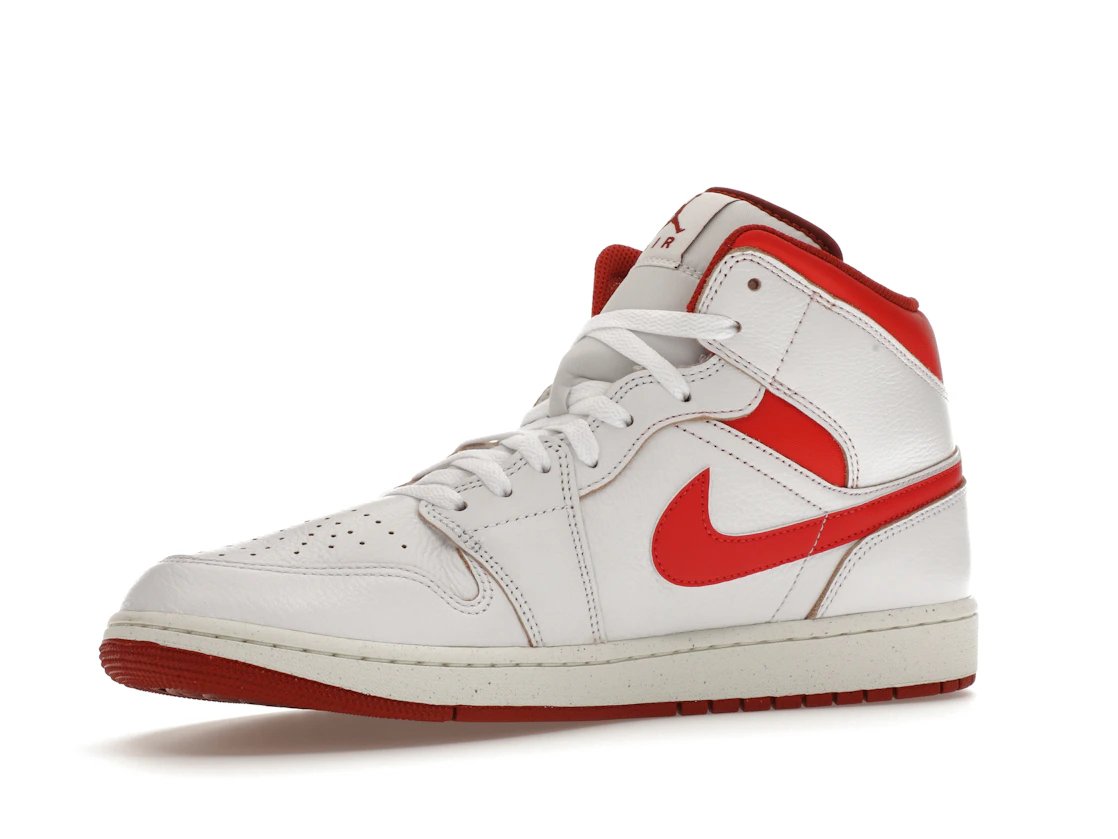 Vue 16 de Jordan 1 Mid SE Dune Red