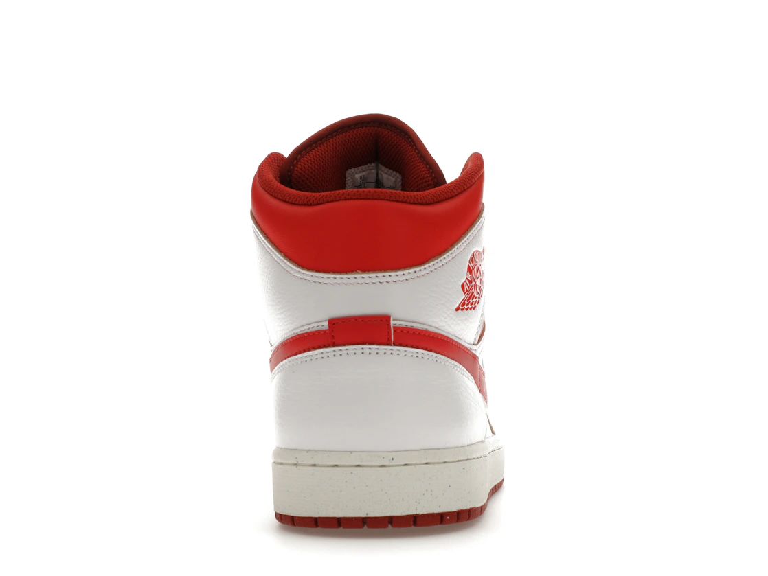 Vue 28 de Jordan 1 Mid SE Dune Red