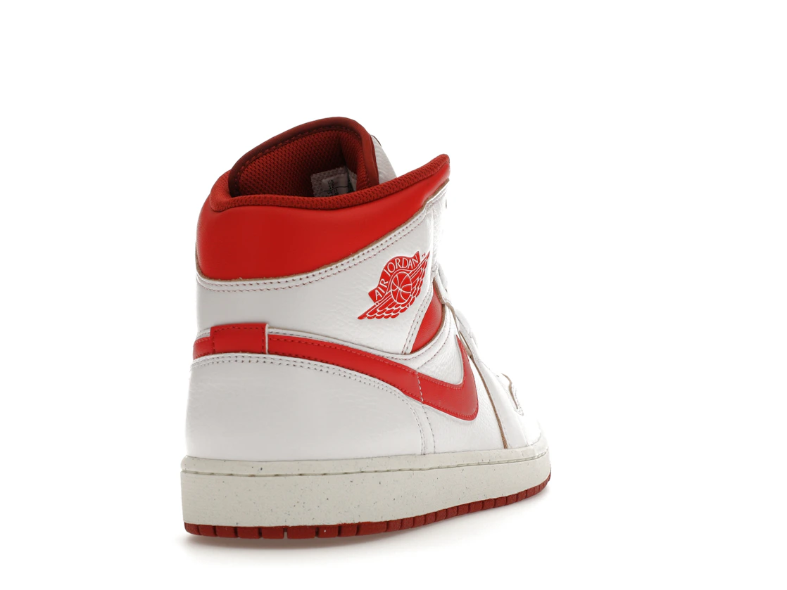 Vue 30 de Jordan 1 Mid SE Dune Red