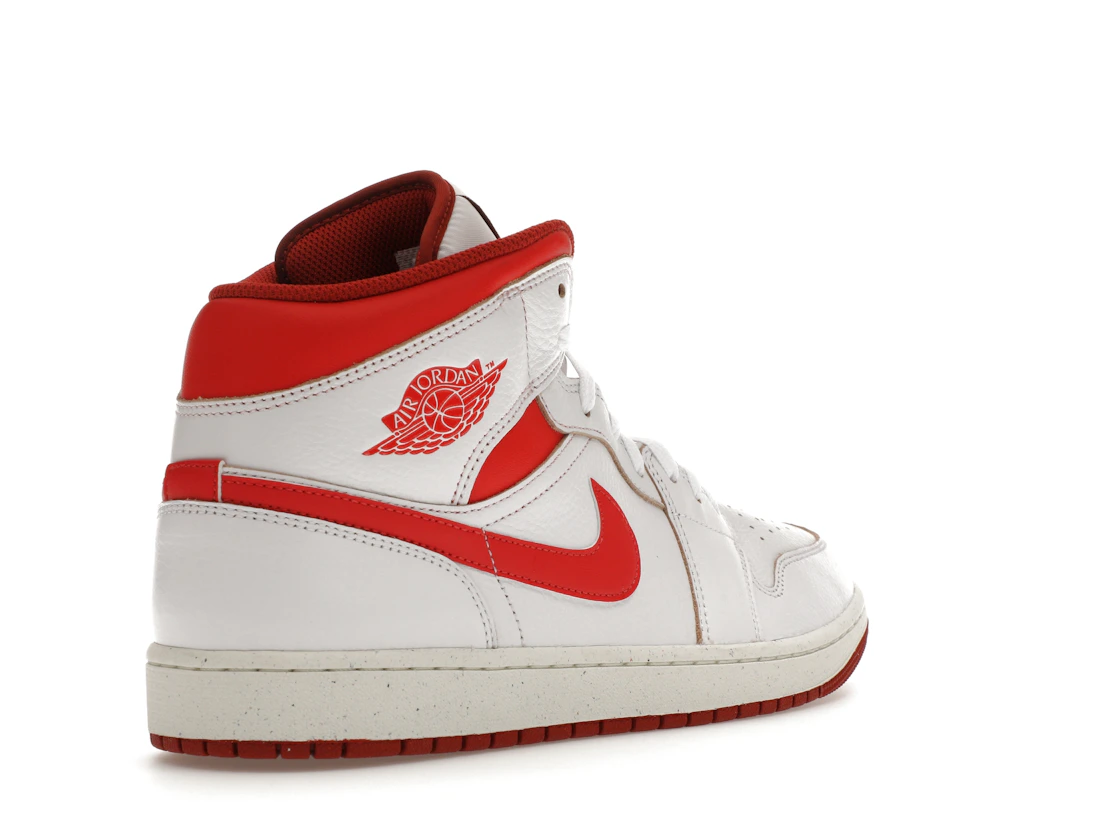 Vue 32 de Jordan 1 Mid SE Dune Red