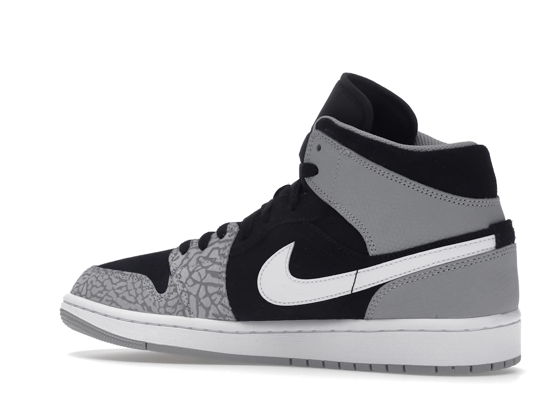 Vue 22 de Jordan 1 Mid SE Elephant Print