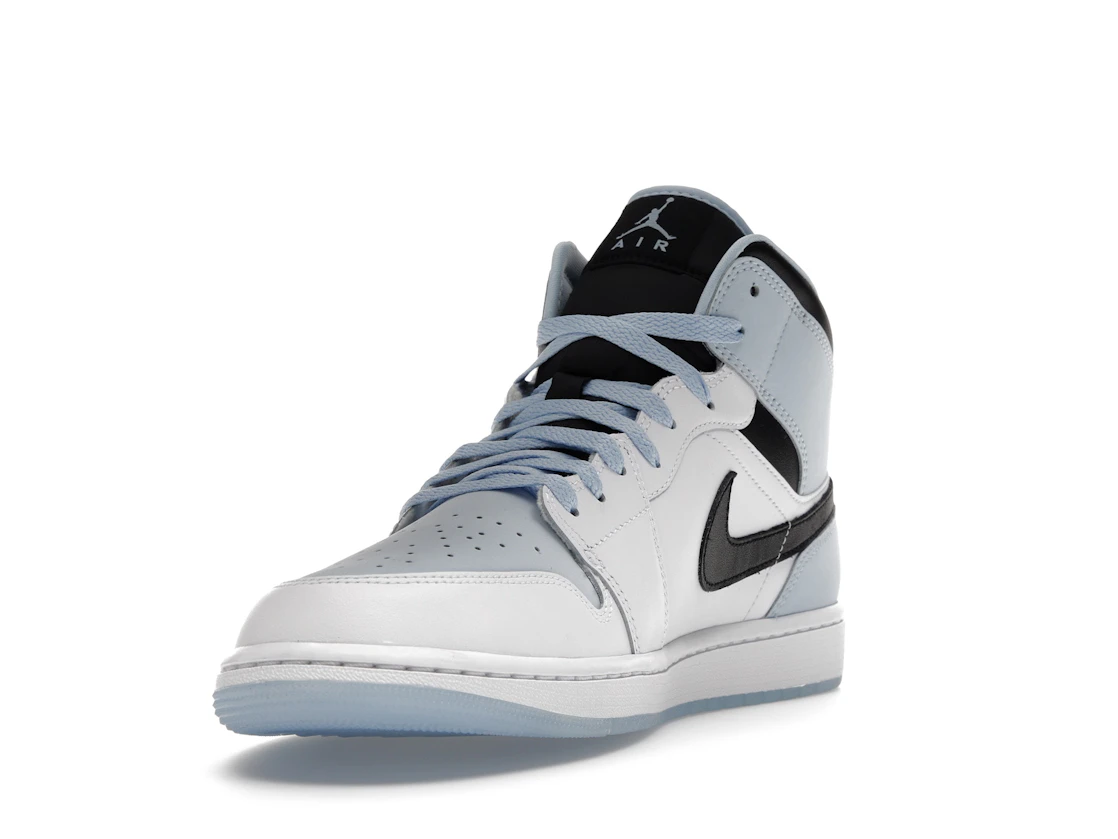 Vue 13 de Jordan 1 Mid SE Ice Blue (2023)