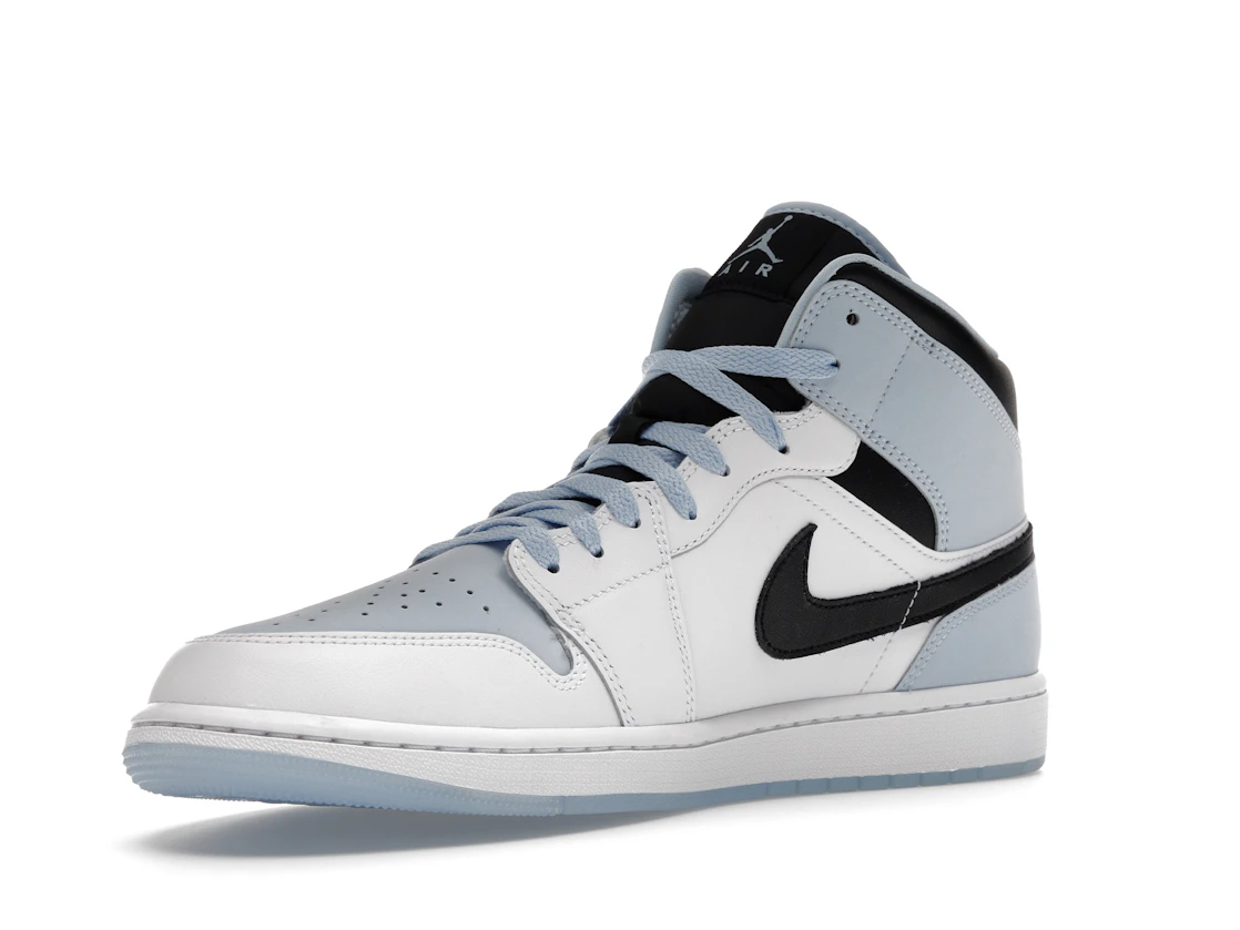 Vue 15 de Jordan 1 Mid SE Ice Blue (2023)