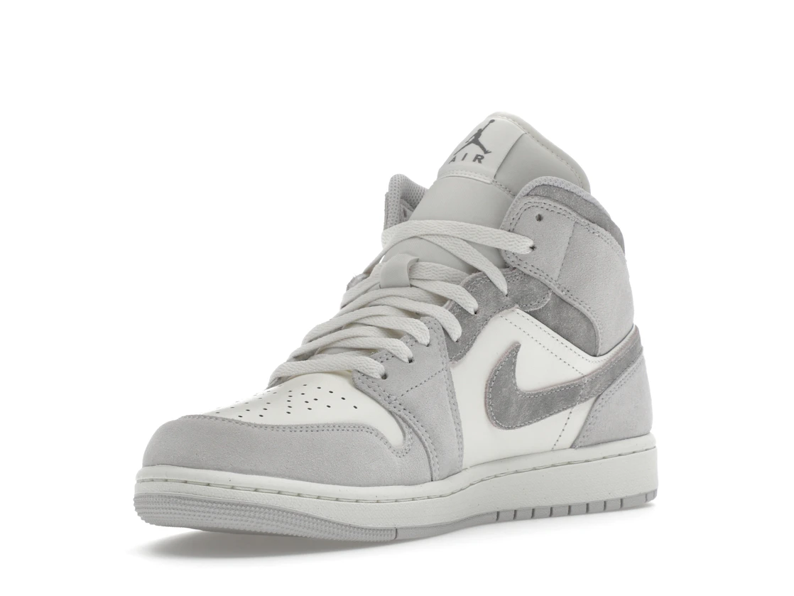 Vue 14 de Jordan 1 Mid SE Neutral Grey Sail