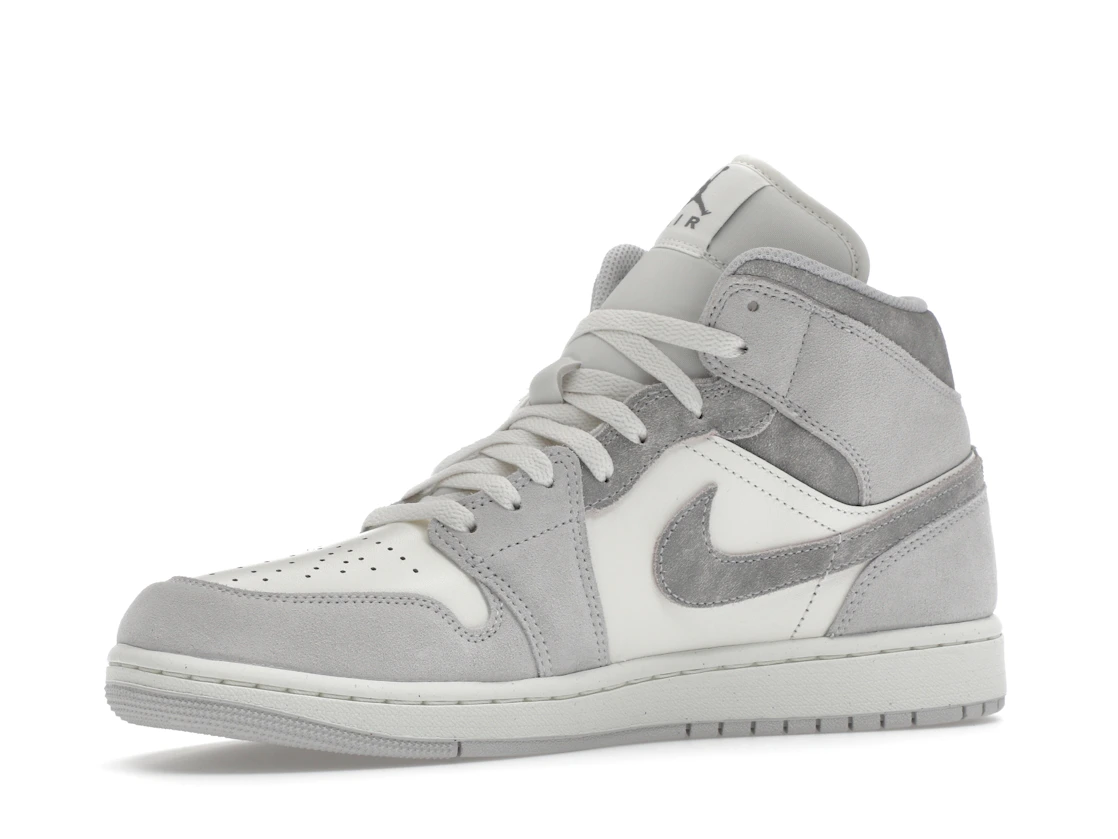 Vue 16 de Jordan 1 Mid SE Neutral Grey Sail