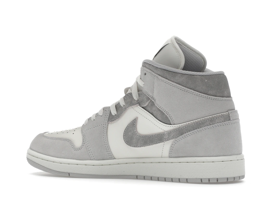 Vue 22 de Jordan 1 Mid SE Neutral Grey Sail
